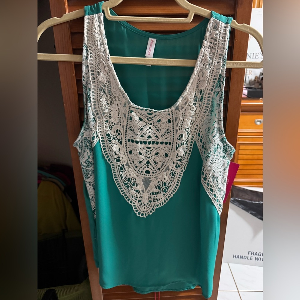 Xhilaration green tank top with white design.